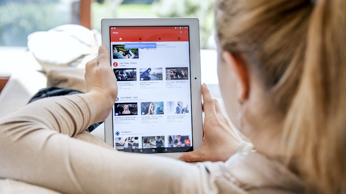 You don't need a premium subscription to run YouTube in the background